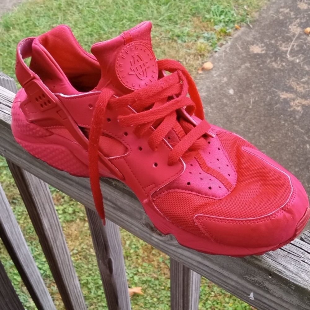 Man's Nike Huaraches Cherry 🍒